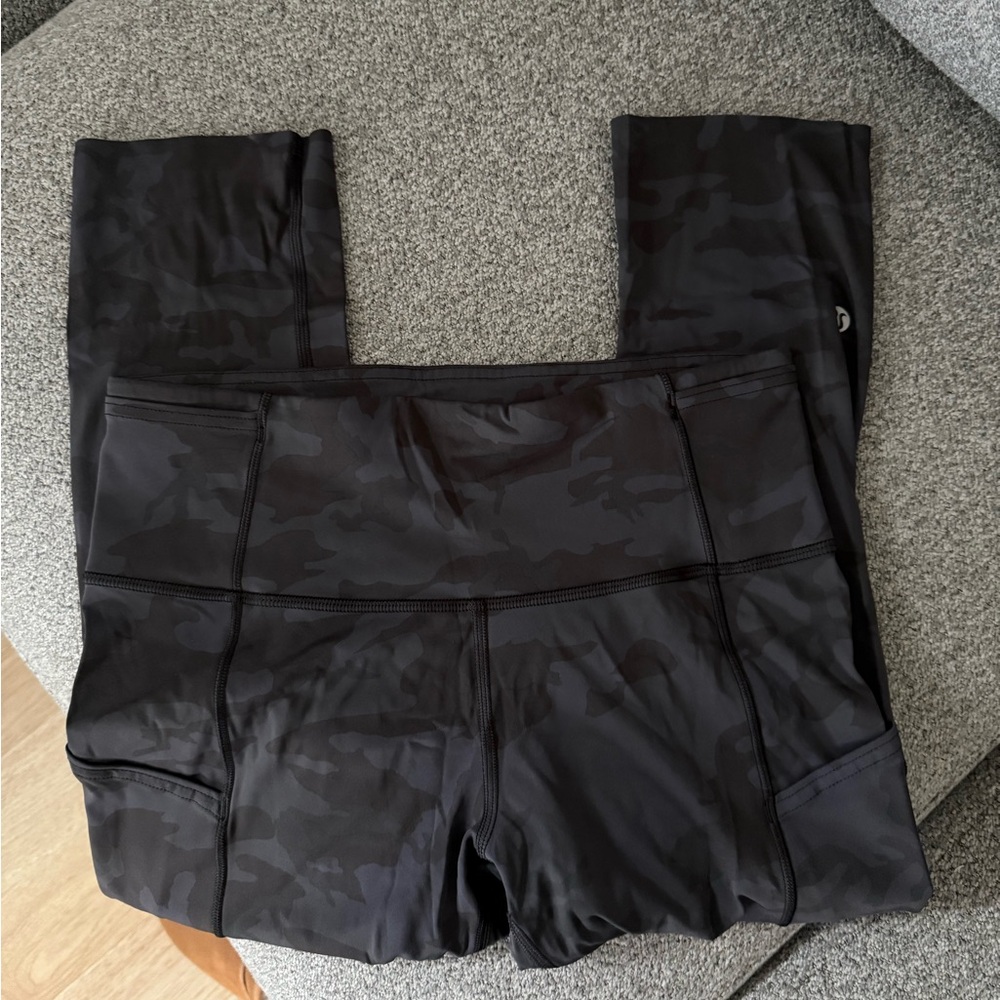 Lululemon Fast and Free Crop II 19" *Nulux
Incognito Camo Multi Grey Size 6 - Picture 5 of 8